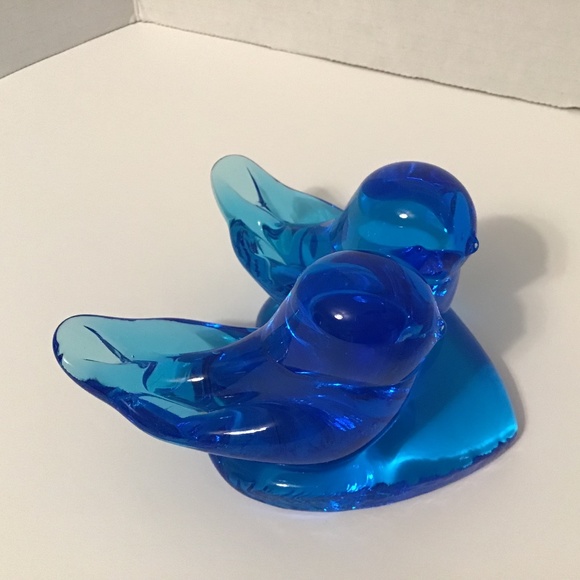 Vintage Bluebirds of Happiness on Heart Art Glass Leo Ward 1994 Signed - Picture 1 of 8